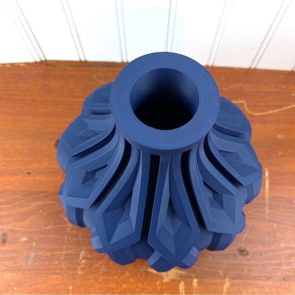 Modern Minimalist Flower Vase, The Linse Short Vase - Picture 3 of 7